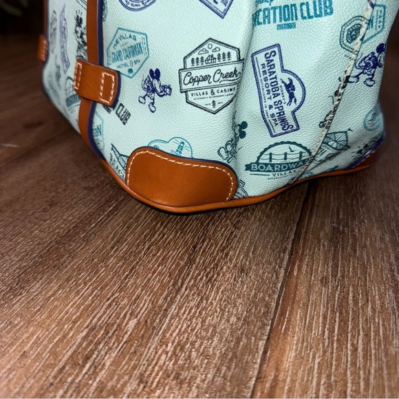 Mikey Mouse Dooney & Bourke Tote Bag Disney Vacation Club Disney tan blue red - Picture 5 of 14